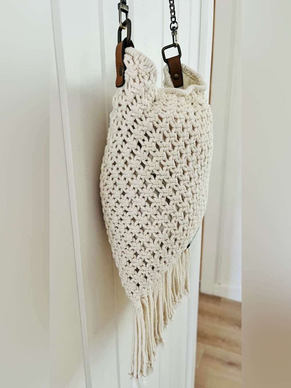 Lucky Brand Daisy Boho Cream Macramé Crossbody Bag with Chain Strap - Picture 4 of 8